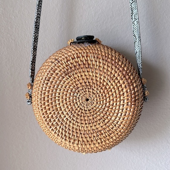 Woven Round Crossbody Snake Detail Bag - Picture 6 of 7